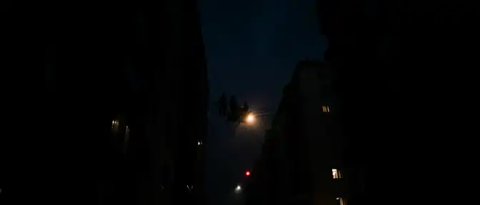 Ремонтные бригады восстанавливают электроснабжение в семи районах Донецка после перебоев с электричеством